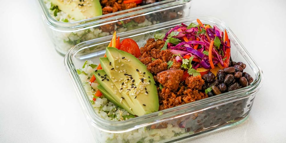 https://www.trifectanutrition.com/hs-fs/hubfs/Trifecta%20Blog%20Recipe%20Photos/TB%20Vegan%20Recipe%20Photos/vegan-burrito-bowl-in-meal-prep-containers-003.jpg?width=970&name=vegan-burrito-bowl-in-meal-prep-containers-003.jpg